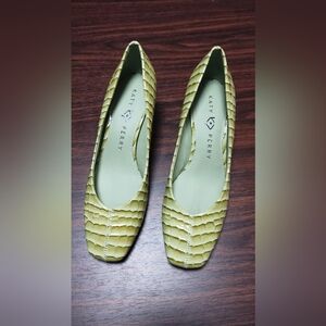 Katy Perry NWOT size 7 Women's The Laterr pumps